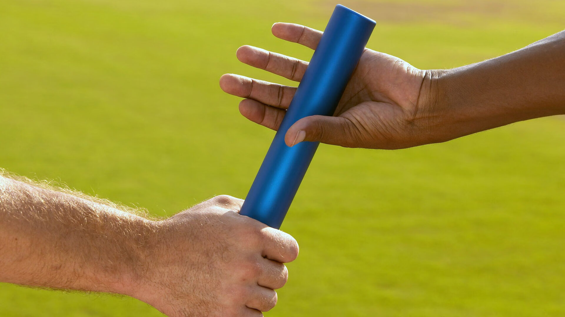 C罗亲吻国旗庆祝晋级决赛,c罗情侣