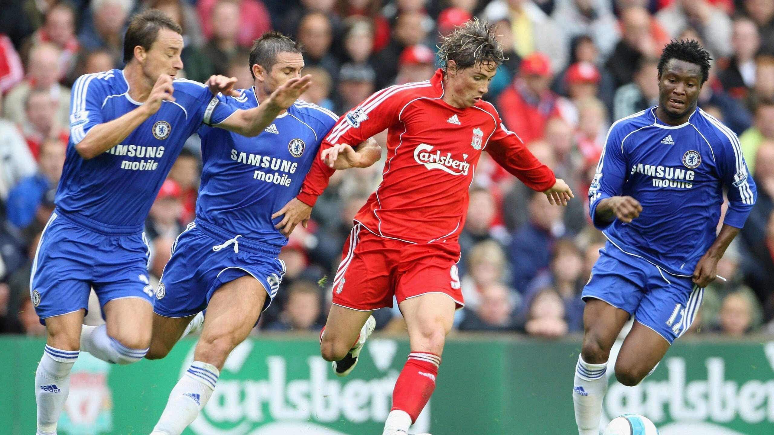 VAR的争议:科技与足球的平衡点在哪里?,足球vr技术