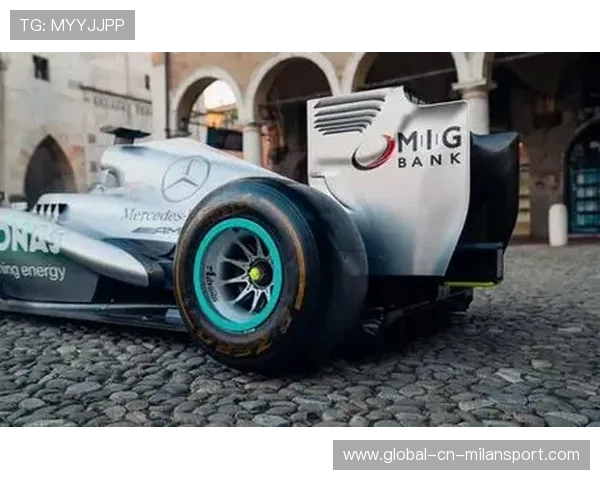 梅奔新赛车加速表现提升,汉密尔顿称满意,梅奔f12020新车