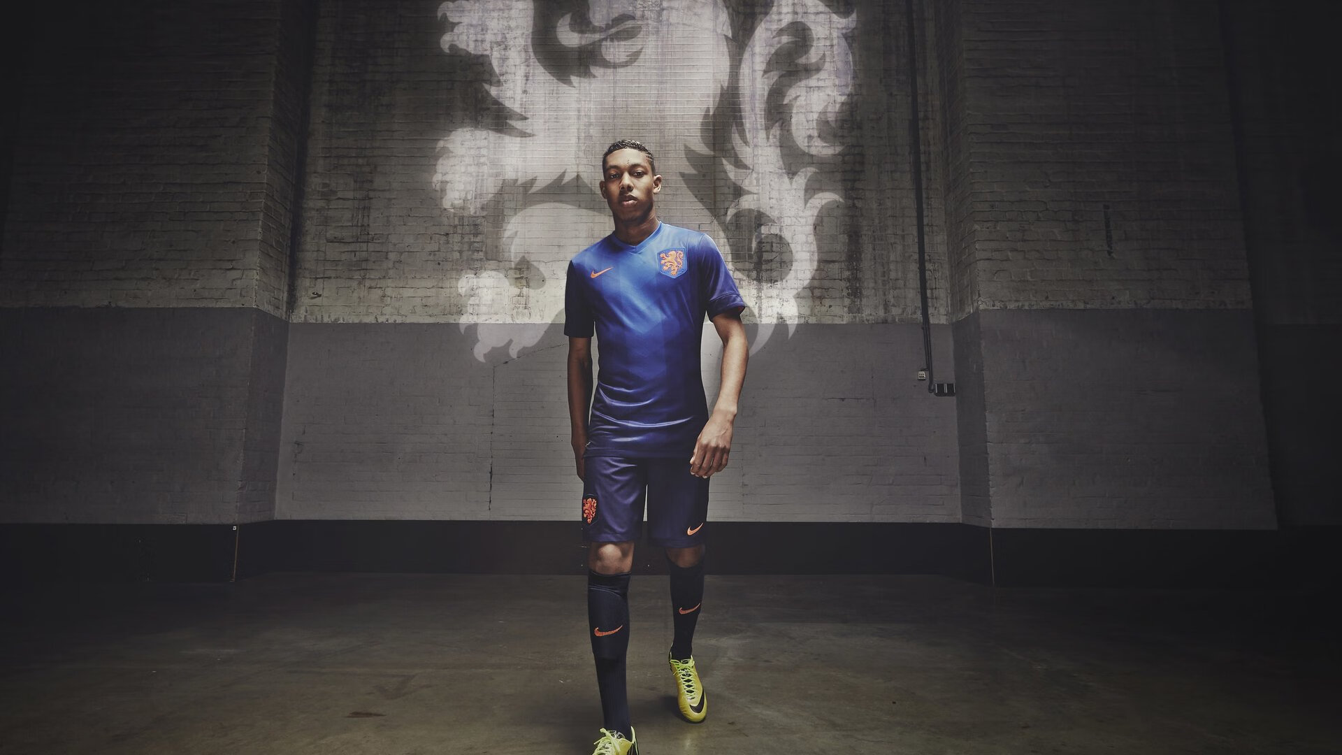 ac米兰足球队-Faker巅峰操作让人惊叹，faker巅峰时刻有多强